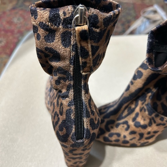 Steve Madden leopard print boot - Picture 2 of 4